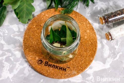 Корнишоны в банке. Маринованные корнишоны на зиму