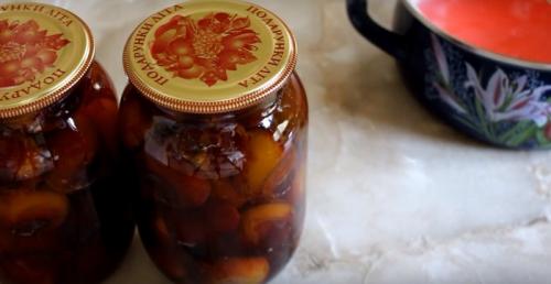 Компот из слив на зиму в литровых банках. Как сварить компот из слив на зиму в домашних условиях