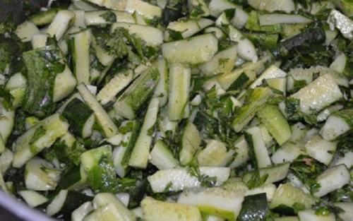 Огурцы кусочками на зиму.  Резаные огурцы с петрушкой