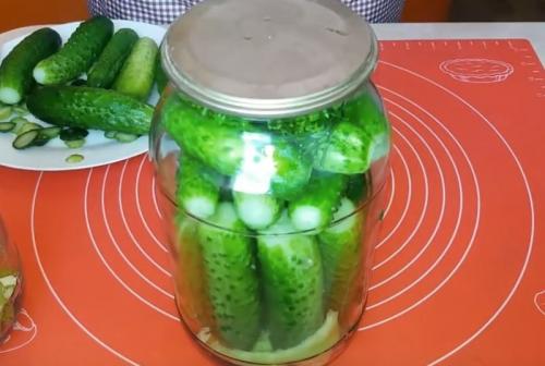 Маринованные маленькие огурцы. Хрустящие маринованные огурцы на зиму — на 1,5 литровую банку