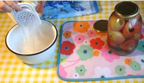 Яблоки консервированные половинками. Яблоки в сиропе на зиму — рецепты целиком и дольками