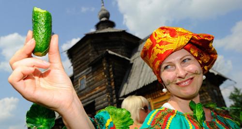 Нужно ли обрезать малину при посадке осенью. Как обрезать и пересадить