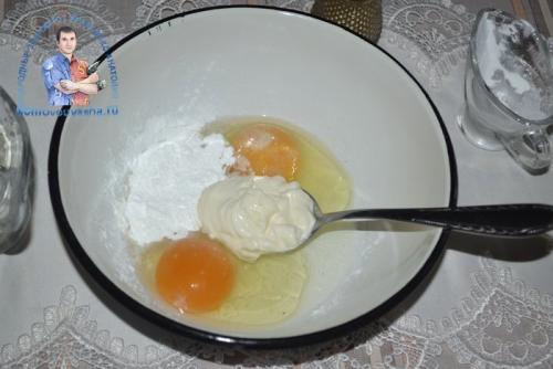 Салат с яичным блином и курицей и огурцом. Салат Загадка с яичными блинчиками и курицей. Обалденная вкуснятина со свежим огурцом