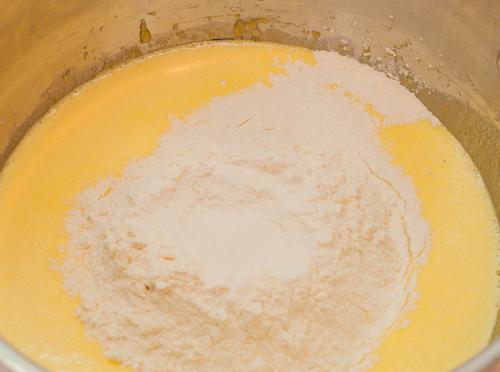 Шарлотка в мультиварке Поларис 0517 с яблоками. Шарлотка в мультиварке Поларис. Как сделать шарлотку в мультиварке Поларис. Рецепты приготовления шарлотки в мультиварке Поларис 15