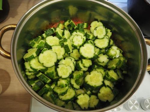 Салатные огурцы на зиму. Салаты из огурцов на зиму — самые вкусные рецепты «Пальчики оближешь»