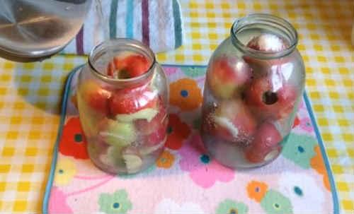 Яблоки консервированные половинками. Яблоки в сиропе на зиму — рецепты целиком и дольками