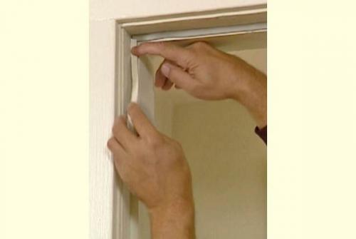 Как сделать валик для утепления двери. Утепление входной двери в частном доме