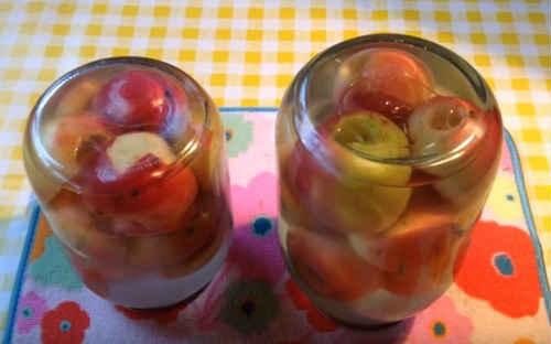 Яблоки консервированные половинками. Яблоки в сиропе на зиму — рецепты целиком и дольками