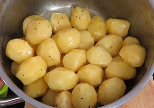 Маринад для картошки. Как запечь картошку в духовке с румяной корочкой