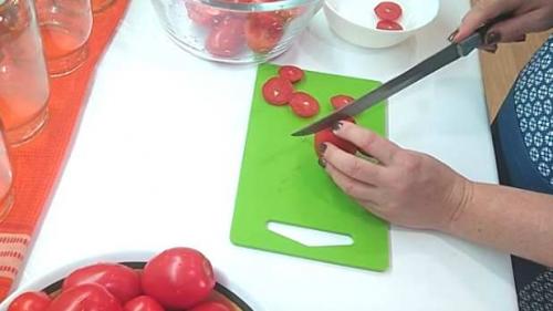 Как закрыть крупные помидоры порезанные на зиму без стерилизации. Помидоры резаные с маслом и луком — самые вкусные рецепты на зиму