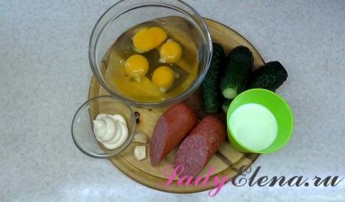 Салат с блинами и колбасой. Салат с яичными блинами и колбасой: настоящий взрыв вкуса! Фото рецепт