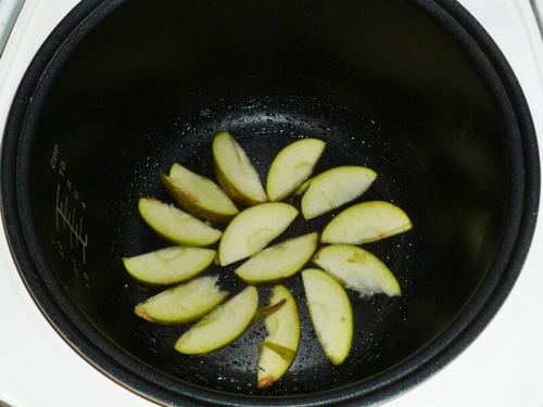 Шарлотка в мультиварке филипс. Шарлотка с яблоками в мультиварке