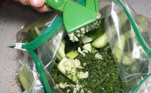 Рецепт маленькие огурчики маринованные. Как быстро мариновать огурцы в домашних условиях без уксуса?