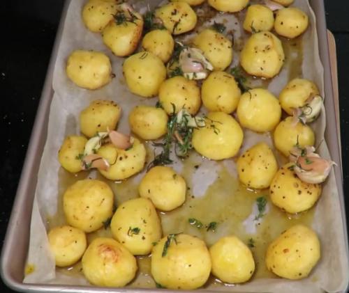 Маринад для картошки. Как запечь картошку в духовке с румяной корочкой