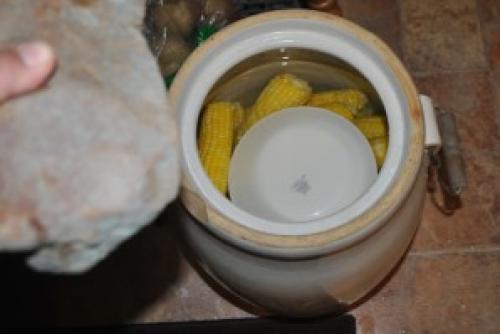 Как законсервировать кукурузу в початках. Консервированная кукуруза в початках на зиму