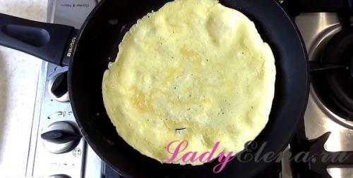 Салат с блинами и колбасой. Салат с яичными блинами и колбасой: настоящий взрыв вкуса! Фото рецепт