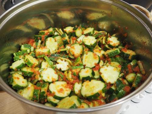 Салатные огурцы на зиму. Салаты из огурцов на зиму — самые вкусные рецепты «Пальчики оближешь»