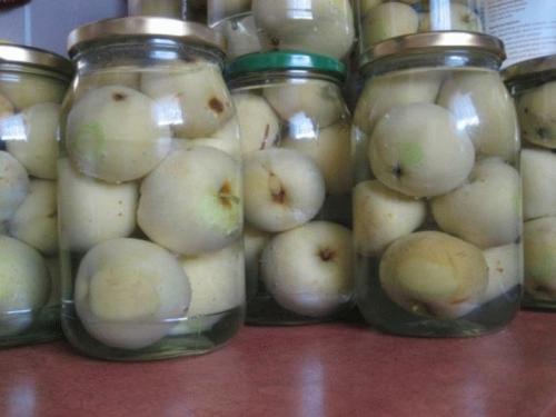 Консервирование груш на зиму в банках. Консервированные груши половинками: рецепт 03