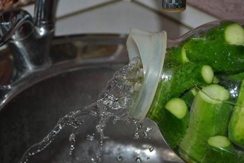 Огурцы закрытые с уксусом. Рецепт огурцов с фото