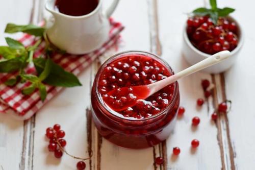 Варенье из красной смородины без косточек. Варенье из красной смородины: 9 простых рецептов на зиму