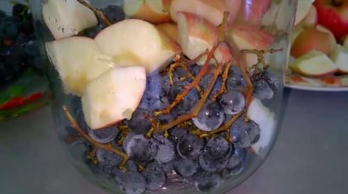 Компот из целых яблок на зиму. Яблочно-виноградный компот на зиму — рецепт приготовления в 3-х литровой банке