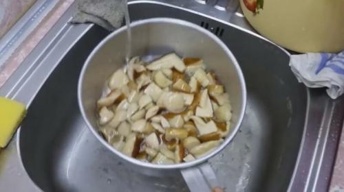 Маринад для белых грибов на 1 литр воды. Хрустящие маринованные белые грибы на зиму в банках по простому рецепту