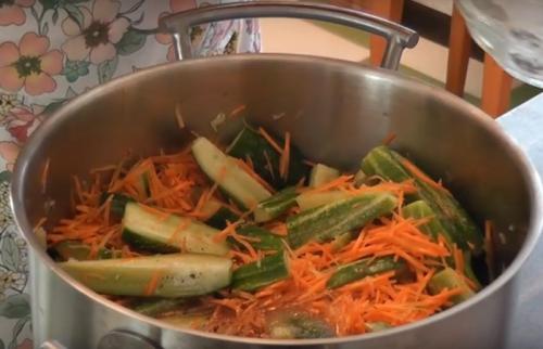 Салат из огурцов на зиму по-корейски. Салат из огурцов по-корейски на зиму — самый вкусный рецепт