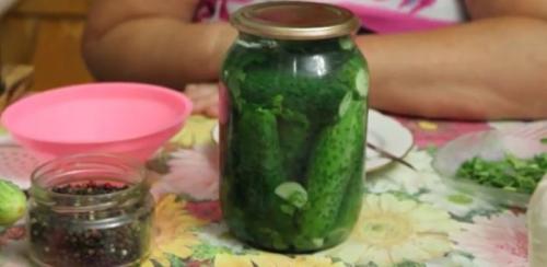Маринованные маленькие огурчики. Хрустящие маринованные огурцы на зиму — рецепт на 1 литр