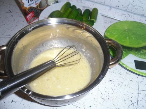 Салат с яичными блинчиками и курицей и огурцом. САЛАТ БЛИННЫЙ С КОПЧЕНОЙ КУРОЧКОЙ