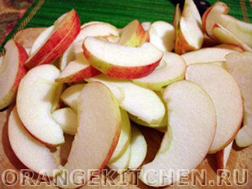 Шарлотка без яиц без кефира. Постная шарлотка с яблоками без яиц 01