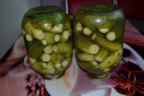 Огурцы закрытые с уксусом. Рецепт огурцов с фото
