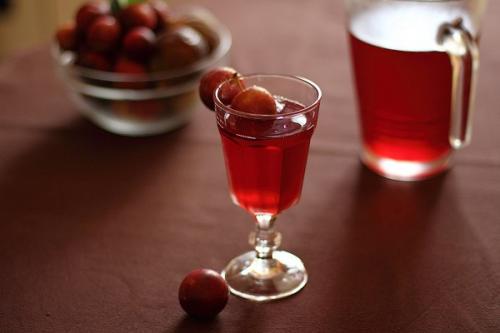 Как консервировать сливы целиком с косточкой. Консервированные сливы на зиму в собственном соку 12