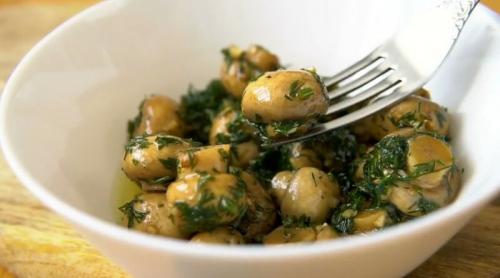 Мариновані гриби шампіньйони на зиму рецепт. Маринованные шампиньоны быстрого приготовления в домашних условиях