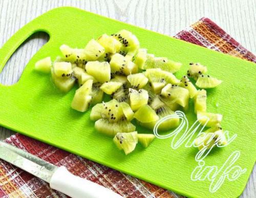 Шарлотка в мультиварке с персиками рецепт. Шарлотка с персиками в мультиварке 11