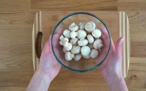 Мариновані гриби шампіньйони на зиму рецепт. Маринованные шампиньоны быстрого приготовления в домашних условиях