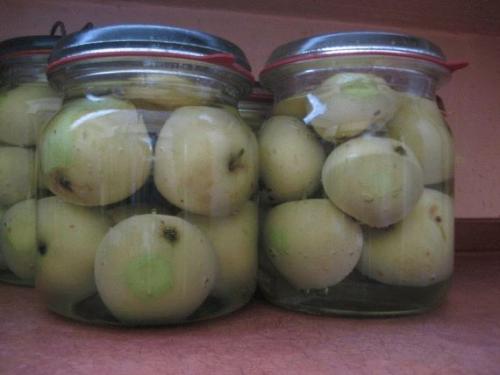 Консервирование груш на зиму в банках. Консервированные груши половинками: рецепт 04
