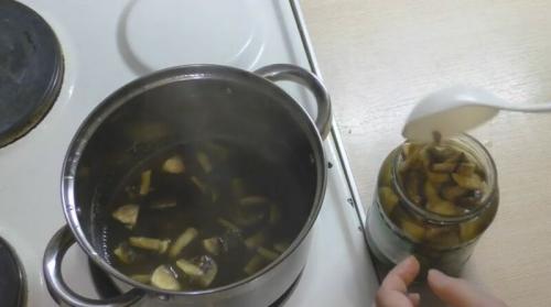 Мариновані гриби шампіньйони на зиму рецепт. Маринованные шампиньоны быстрого приготовления в домашних условиях