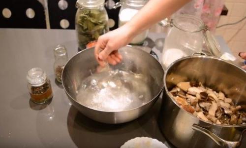 Консервация белых грибов на зиму. Маринованные белые грибы на зиму в банках — простые рецепты приготовления самых вкусных заготовок
