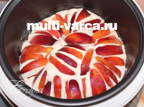 Шарлотка в мультиварке с персиками. Шарлотка с персиками в мультиварке 07