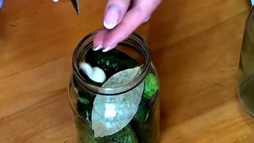 Маринованные огурцы рецепт на литровую банку. Хрустящие маринованные огурцы в 1,5 литровых банках: зимний рецепт