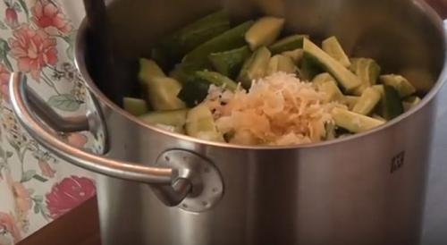 Салат из огурцов на зиму по-корейски. Салат из огурцов по-корейски на зиму — самый вкусный рецепт