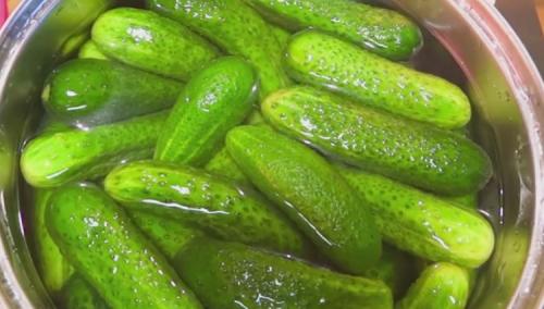 Салатные огурцы на зиму. Салаты из огурцов на зиму. 6 вкусных рецептов – пальчики оближешь!