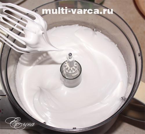 Шарлотка в мультиварке с персиками. Шарлотка с персиками в мультиварке 03