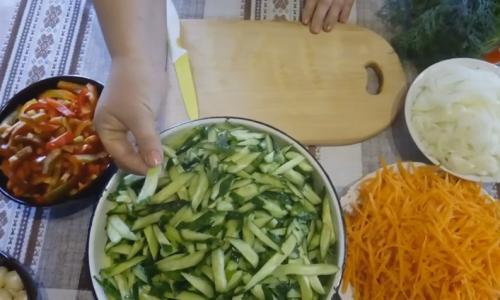 Салат из огурцов кусочками на зиму. Салат из огурцов на зиму по-корейски с приправой для корейской моркови — самый вкусный рецепт