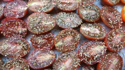 Вяленые помидоры в масле консервированные. Вяленые томаты экспериментальные (не с оливковым маслом)