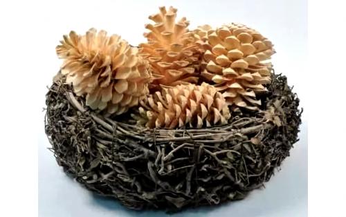 Поделки из шишек. Красота, дарованная природой: новогодние поделки из шишек своими руками