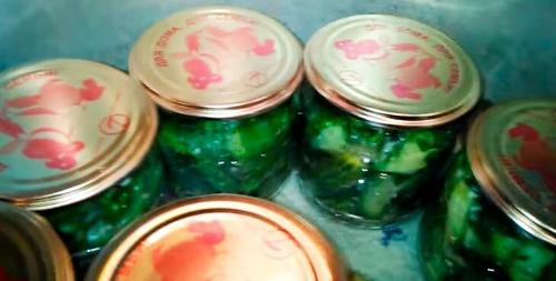 Салат из огурцов на зиму пальчики оближешь с луком