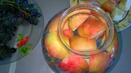 Компот из целых яблок на зиму. Яблочно-виноградный компот на зиму — рецепт приготовления в 3-х литровой банке