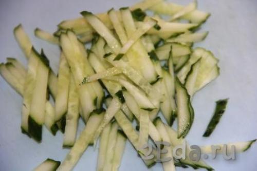 Салат разбойничий с курицей и блинами. Салат с курицей и яичными блинчиками 29