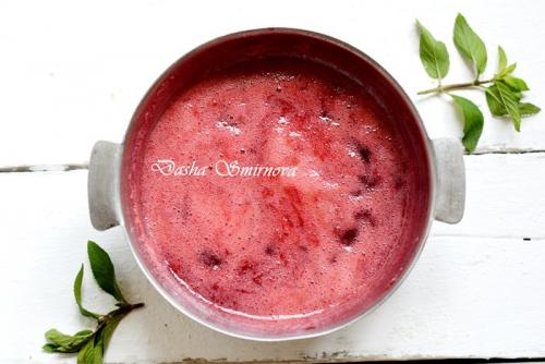 Как варить варенье из красной смородины пятиминутка. Варенье пятиминутка из красной смородины. Простой рецепт на зиму